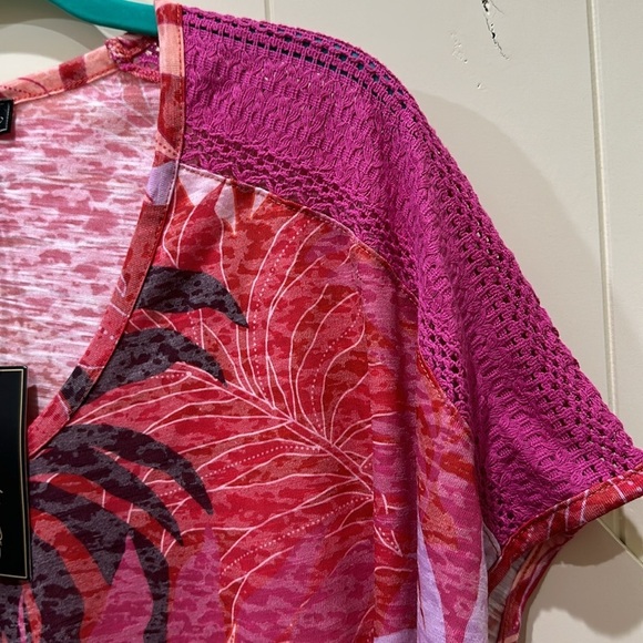 NWT DG2, HSN brand blouse. Size xl. Pit 24”. Length 25”. - Picture 3 of 4